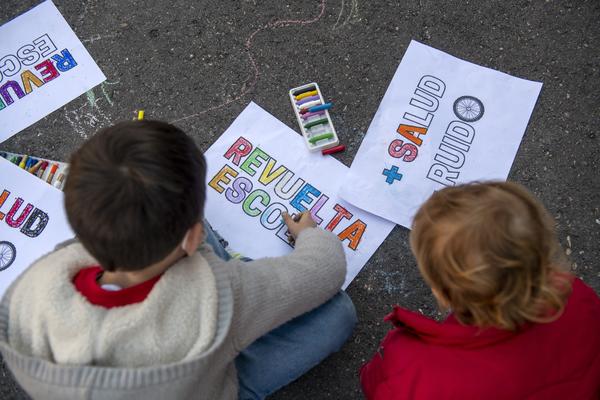 Al cole caminando o en bici: cómo acabar con “la generación del asiento de atrás”