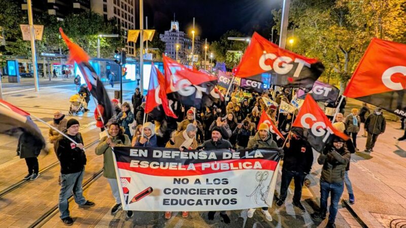 Multitudinaria manifestación al grito de ¡DINERO PÚBLICO PARA LA ESCUELA PÚBLICA!