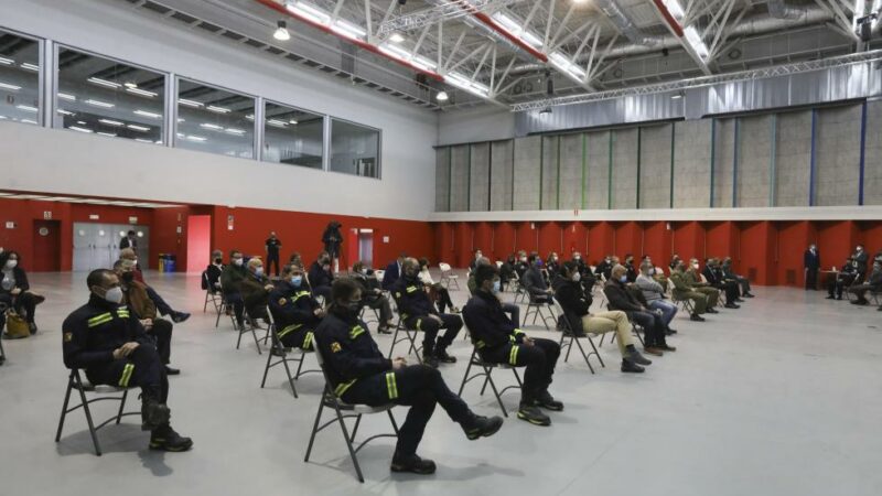 Tres bomberos de Huesca rechazan las medallas en protesta por la situación del servicio