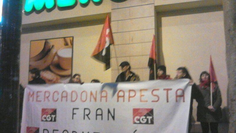 CGT se concentra frente a Mercadona