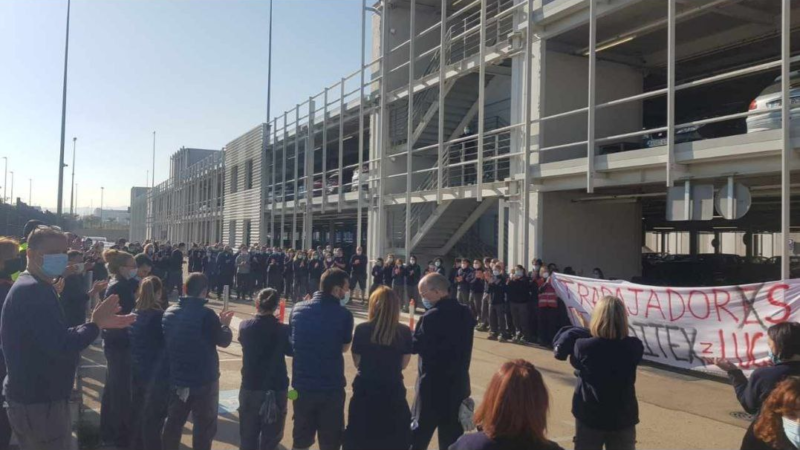 Rotundo éxito de la huelga ante INDITEX en Zaragoza