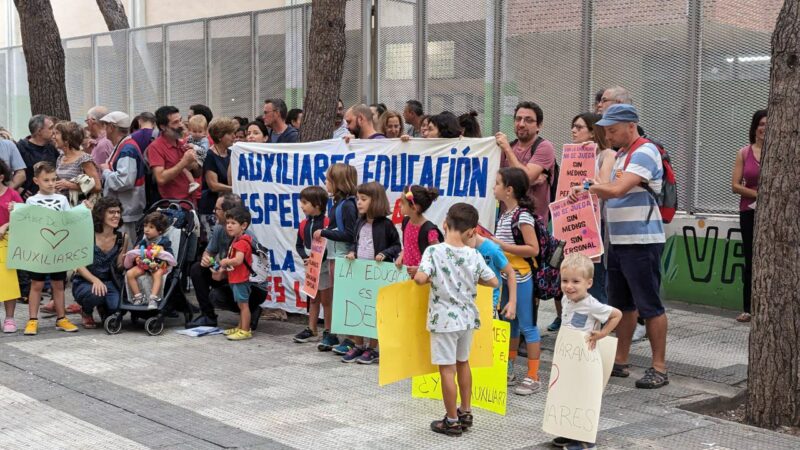 CGT apoya las movilizaciones de las familias afectadas por la no contratación de las Auxiliares de Educación Especial