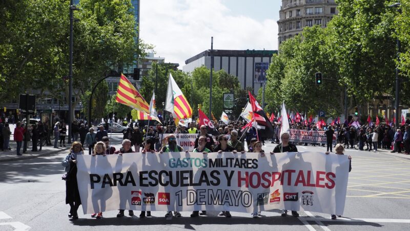 El sindicalismo alternativo reúne a miles de personas en las calles de Zaragoza el 1 de mayo.