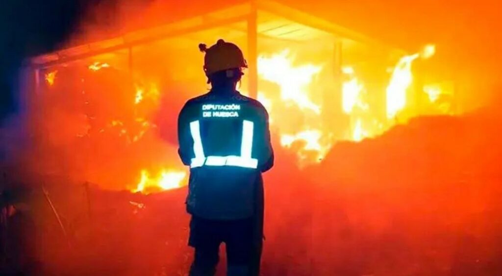 La Diputación de Huesca accede a convocar a sus bomberos para que dejen de serpersonal de segunda