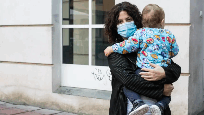 Denunciamos el incumplimiento del Gobierno central en la retribución del permiso parental y el retroceso para las familias monoparentales